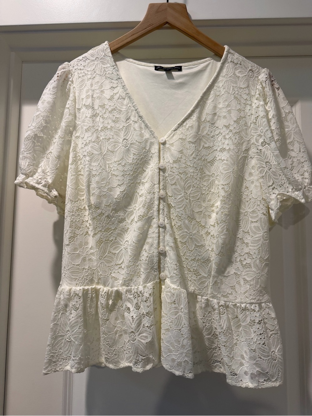 Adrianna Papell Lace Button-Front Peplum Top - Cream, size large NWOT